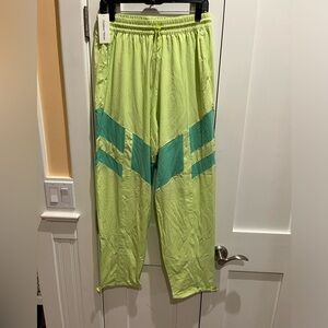 NWT Outdoor Voices Relay Pants in Honeydew/Jadeite size M